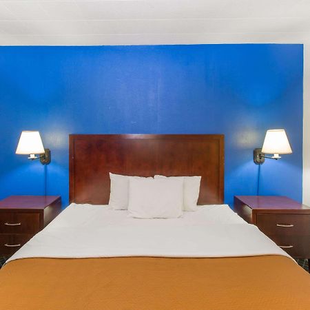 Travelodge By Wyndham Great Bend Eksteriør billede