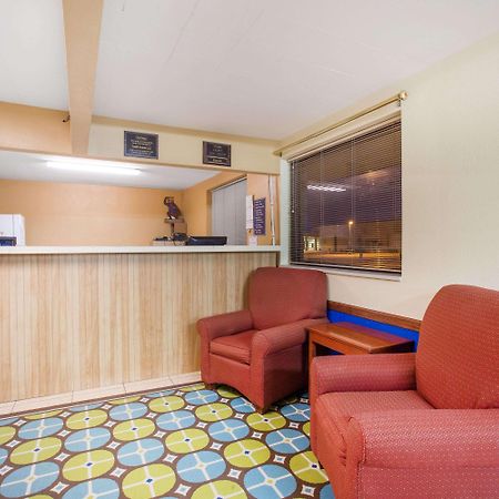 Travelodge By Wyndham Great Bend Eksteriør billede