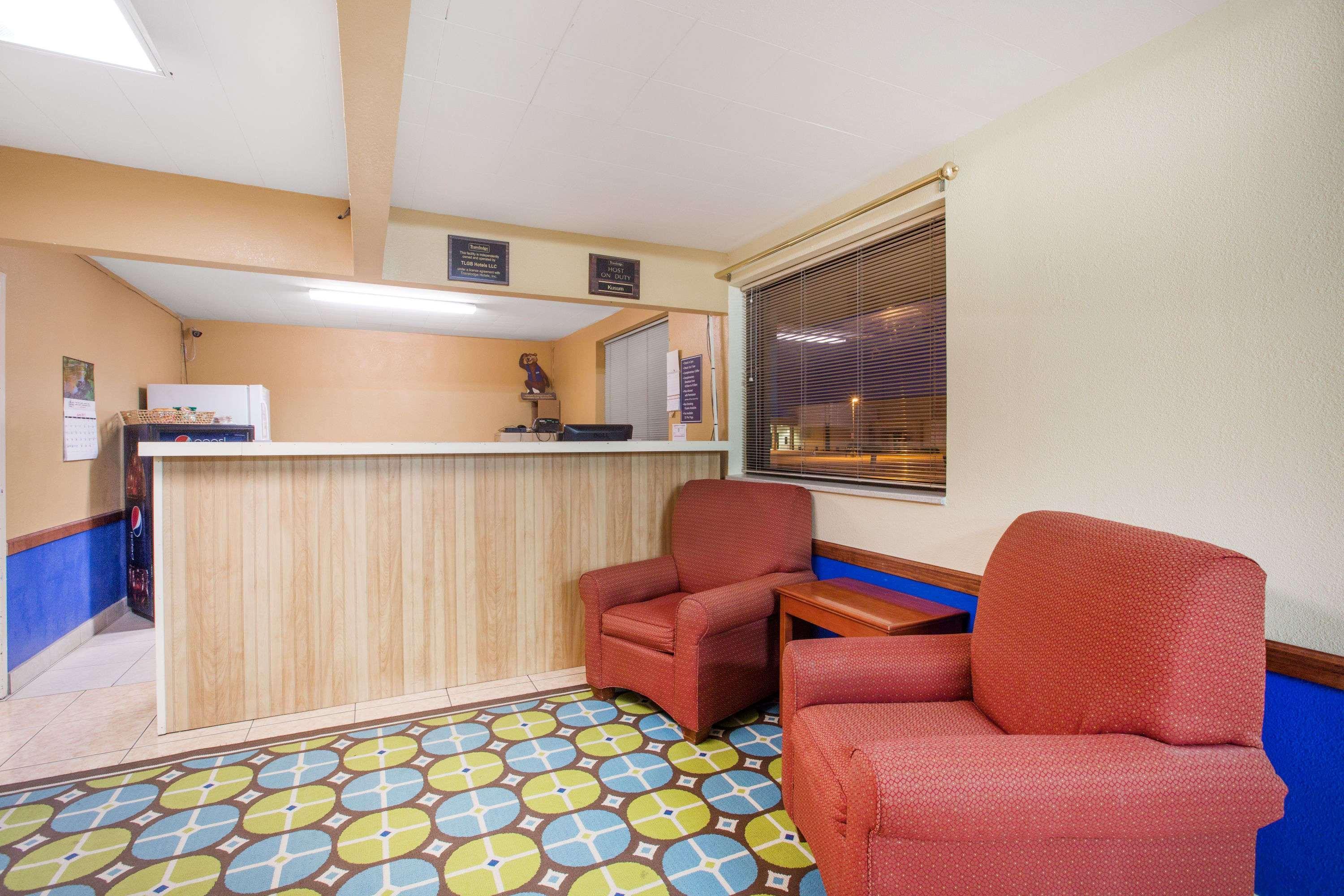 Travelodge By Wyndham Great Bend Eksteriør billede